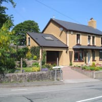 Oakfield B & B, Pontypool | Bed & Breakfast - Yell