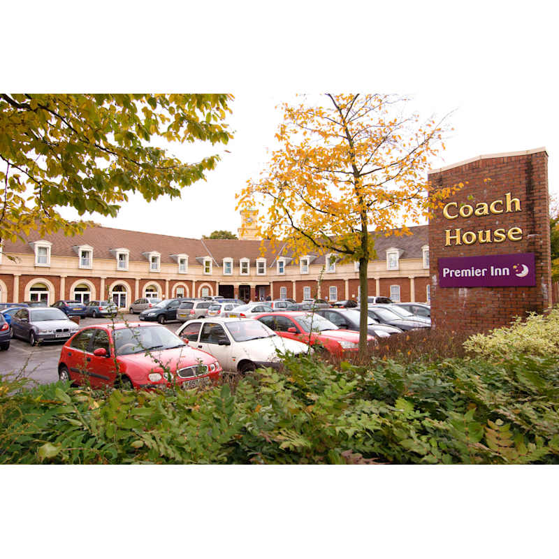 coach house premier inn trafford centre