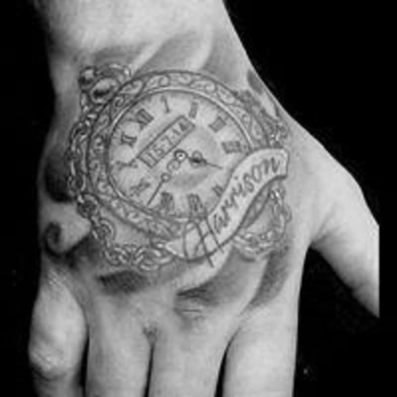 Pin de Sebastian en Take No Prisoners Tattoos  Tatuajes de relojes  Diseños de tatuajes de relojes Tatuajes chiquitos