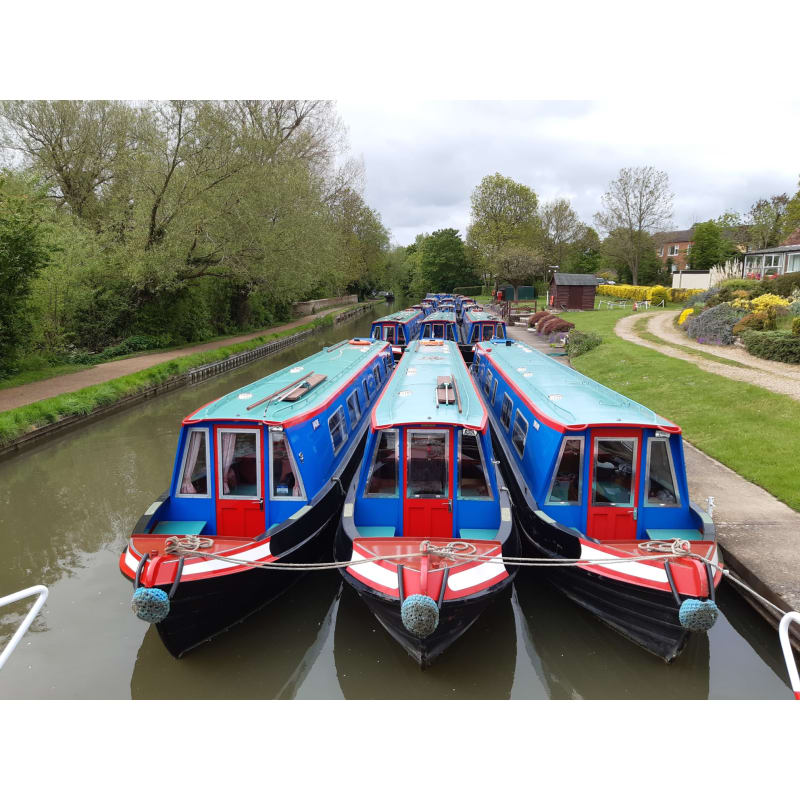 Boat hire, Canal boating holidays