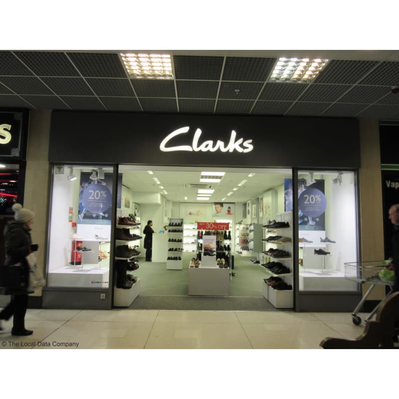 clarks shoes manchester fort