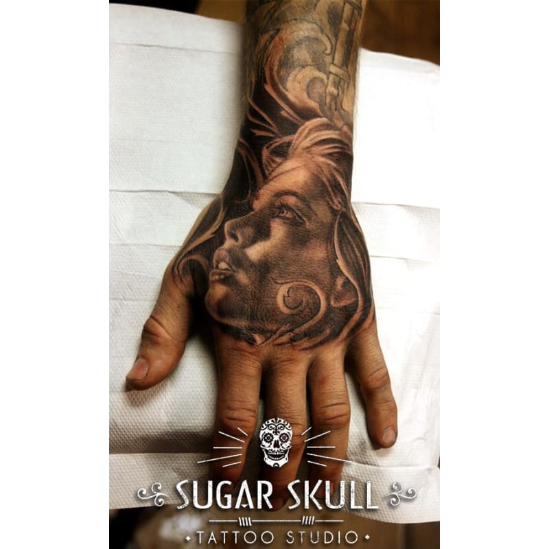 Henna Tattoo Artist Glasgow : We Are Loving These Henna Sleeve Tattoo Ideas Society19 Uk : If you are interested in any black and grey art work please feel free to message me i can also work with you on making a custom piece.